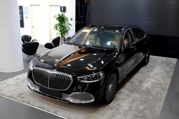 Alternative view of Mercedes-Maybach S 680 4MATIC